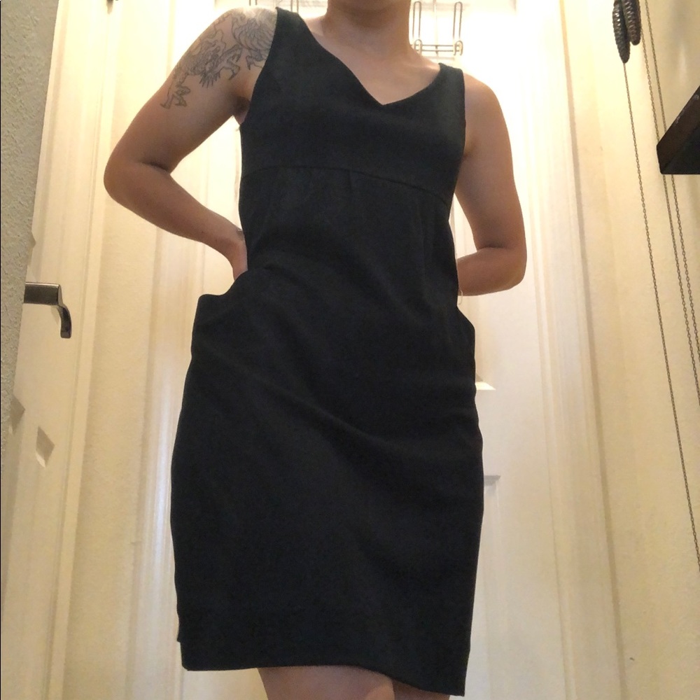 4/$20 NWT New York & Co Black Dress HAS POCKETS